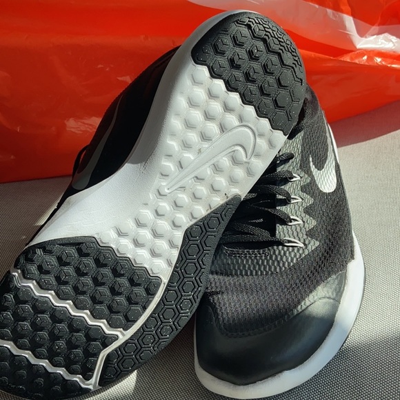 Nike Men's Legend Trainer Shoes Black White 10.5 - Picture 7 of 7